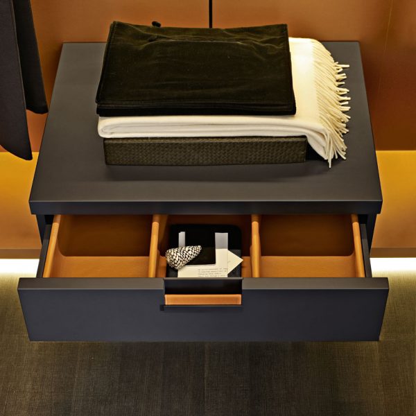 B&B ITALIA BACKSTAGE 衣柜