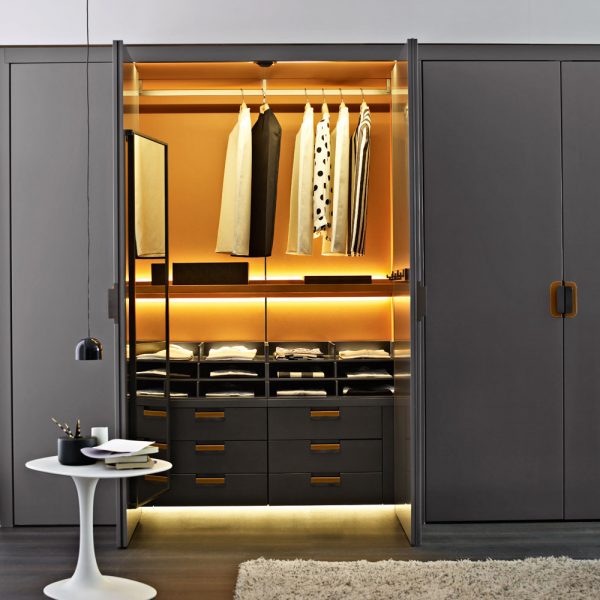 B&B ITALIA BACKSTAGE 衣柜