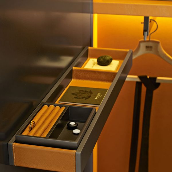 B&B ITALIA BACKSTAGE 衣柜