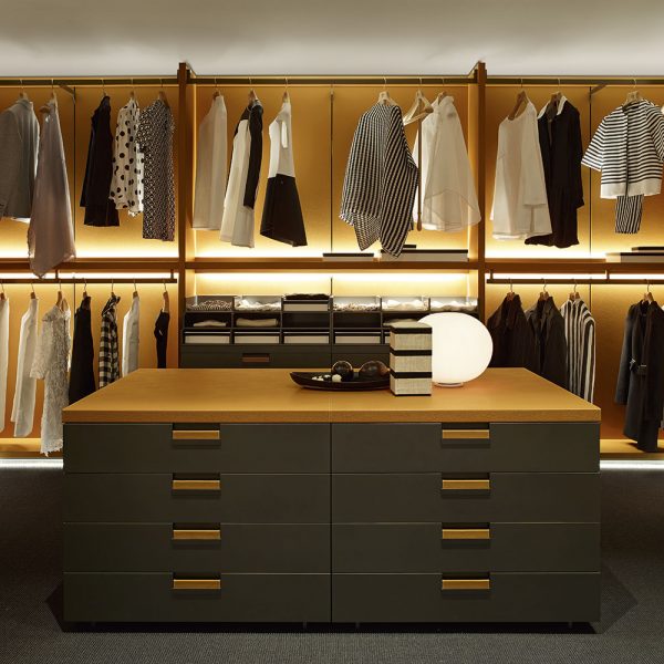 B&B ITALIA BACKSTAGE 衣柜