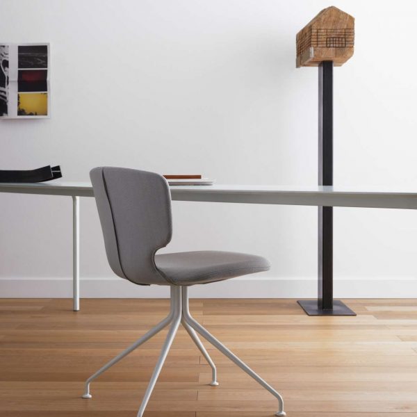 ENNA TRESTLE - 52F 椅子 Alias