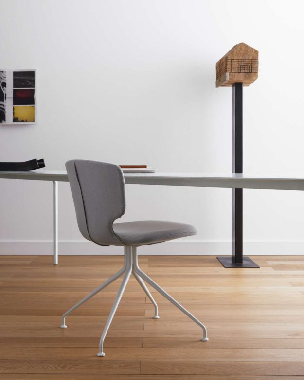 ENNA TRESTLE - 52F 椅子 Alias