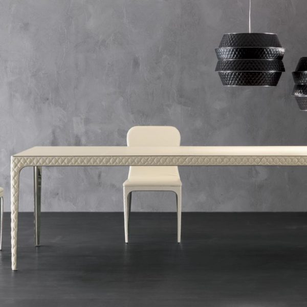 Alexander 餐桌 Rugiano